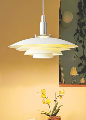 Đèn thả trần đem đến sự kết hợp hoàn hảo giữa công năng chiếu sáng và tính thẩm mỹ. Ánh sáng ấm áp, bền bỉ, giúp không gian thêm phần sang trọng, hiện đại và gần gũi