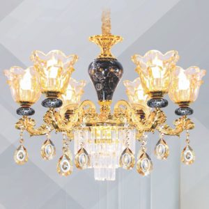 Đèn chùm trang trí cao cấp, kết hợp pha lê lấp lánh và chi tiết kim loại tinh xảo, mang lại vẻ đẹp hiện đại và sang trọng cho phòng khách, biệt thự hay sảnh lớn