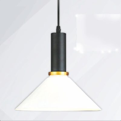 Đèn thả trần đem đến sự kết hợp hoàn hảo giữa công năng chiếu sáng và tính thẩm mỹ. Ánh sáng ấm áp, bền bỉ, giúp không gian thêm phần sang trọng, hiện đại và gần gũi