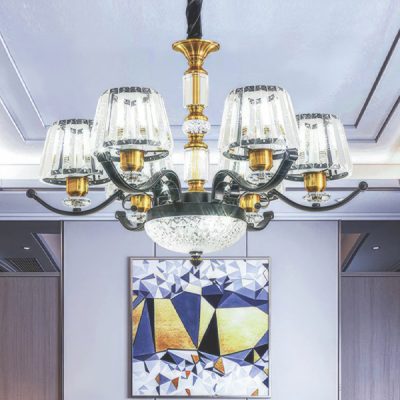 Đèn chùm trang trí cao cấp, kết hợp pha lê lấp lánh và chi tiết kim loại tinh xảo, mang lại vẻ đẹp hiện đại và sang trọng cho phòng khách, biệt thự hay sảnh lớn