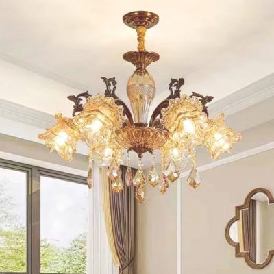 Đèn chùm trang trí cao cấp, kết hợp pha lê lấp lánh và chi tiết kim loại tinh xảo, mang lại vẻ đẹp hiện đại và sang trọng cho phòng khách, biệt thự hay sảnh lớn