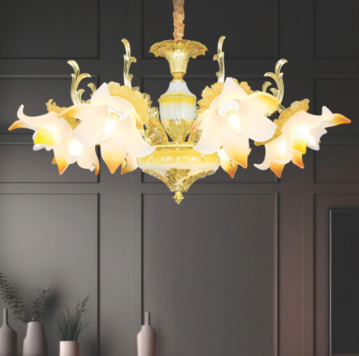 den-79-lighting-406 Mẫu đèn chùm hiện đại – Tối giản và tinh tế cho không gian sống đẳng cấp Mang phong cách hiện đại và tối giản, mẫu đèn chùm này là lựa chọn hoàn hảo cho những ai yêu thích thiết kế tinh gọn nhưng vẫn nổi bật. Khung đèn làm từ hợp kim cao cấp sơn tĩnh điện, kết hợp cùng ánh sáng LED dịu nhẹ giúp không gian thêm ấm áp và sang trọng. Thiết kế lấy cảm hứng từ hình học – thanh thoát, hiện đại và đầy cá tính – phù hợp lắp đặt tại phòng khách, phòng ăn, căn hộ cao cấp hoặc không gian làm việc sáng tạo. Đèn tiết kiệm điện, dễ bảo trì và có nhiều phiên bản kích thước để bạn lựa chọn. Không chỉ là thiết bị chiếu sáng, đây còn là điểm nhấn thẩm mỹ tinh tế giúp nâng tầm không gian sống của bạn