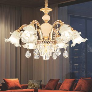 Đèn chùm trang trí cao cấp, kết hợp pha lê lấp lánh và chi tiết kim loại tinh xảo, mang lại vẻ đẹp hiện đại và sang trọng cho phòng khách, biệt thự hay sảnh lớn