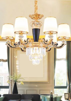 Đèn chùm trang trí cao cấp, kết hợp pha lê lấp lánh và chi tiết kim loại tinh xảo, mang lại vẻ đẹp hiện đại và sang trọng cho phòng khách, biệt thự hay sảnh lớn