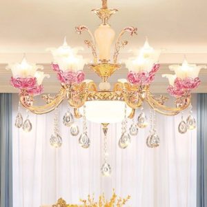 Đèn chùm trang trí cao cấp, kết hợp pha lê lấp lánh và chi tiết kim loại tinh xảo, mang lại vẻ đẹp hiện đại và sang trọng cho phòng khách, biệt thự hay sảnh lớn