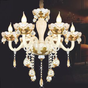 Đèn chùm trang trí cao cấp, kết hợp pha lê lấp lánh và chi tiết kim loại tinh xảo, mang lại vẻ đẹp hiện đại và sang trọng cho phòng khách, biệt thự hay sảnh lớn