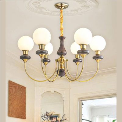 Đèn chùm trang trí cao cấp, kết hợp pha lê lấp lánh và chi tiết kim loại tinh xảo, mang lại vẻ đẹp hiện đại và sang trọng cho phòng khách, biệt thự hay sảnh lớn
