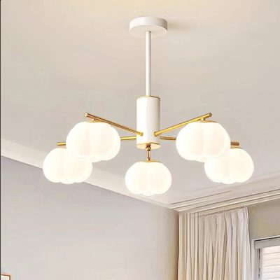 Đèn chùm trang trí cao cấp, kết hợp pha lê lấp lánh và chi tiết kim loại tinh xảo, mang lại vẻ đẹp hiện đại và sang trọng cho phòng khách, biệt thự hay sảnh lớn