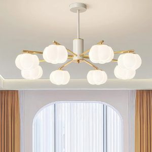 Đèn chùm trang trí cao cấp, kết hợp pha lê lấp lánh và chi tiết kim loại tinh xảo, mang lại vẻ đẹp hiện đại và sang trọng cho phòng khách, biệt thự hay sảnh lớn