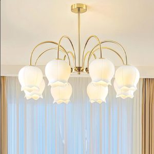 Đèn chùm trang trí cao cấp, kết hợp pha lê lấp lánh và chi tiết kim loại tinh xảo, mang lại vẻ đẹp hiện đại và sang trọng cho phòng khách, biệt thự hay sảnh lớn