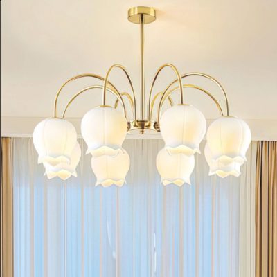 Đèn chùm trang trí cao cấp, kết hợp pha lê lấp lánh và chi tiết kim loại tinh xảo, mang lại vẻ đẹp hiện đại và sang trọng cho phòng khách, biệt thự hay sảnh lớn