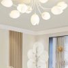Đèn chùm trang trí cao cấp, kết hợp pha lê lấp lánh và chi tiết kim loại tinh xảo, mang lại vẻ đẹp hiện đại và sang trọng cho phòng khách, biệt thự hay sảnh lớn