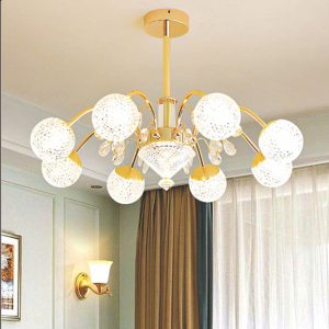 Đèn chùm trang trí cao cấp, kết hợp pha lê lấp lánh và chi tiết kim loại tinh xảo, mang lại vẻ đẹp hiện đại và sang trọng cho phòng khách, biệt thự hay sảnh lớn