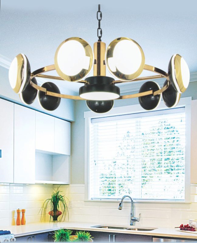 Đèn chùm trang trí cao cấp, kết hợp pha lê lấp lánh và chi tiết kim loại tinh xảo, mang lại vẻ đẹp hiện đại và sang trọng cho phòng khách, biệt thự hay sảnh lớn