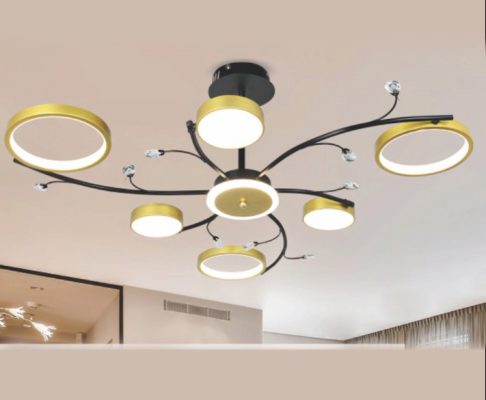Đèn chùm trang trí cao cấp, kết hợp pha lê lấp lánh và chi tiết kim loại tinh xảo, mang lại vẻ đẹp hiện đại và sang trọng cho phòng khách, biệt thự hay sảnh lớn