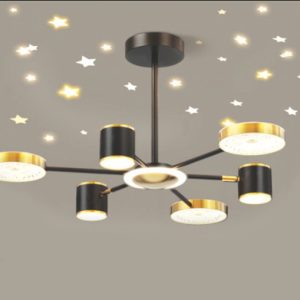Đèn chùm trang trí cao cấp, kết hợp pha lê lấp lánh và chi tiết kim loại tinh xảo, mang lại vẻ đẹp hiện đại và sang trọng cho phòng khách, biệt thự hay sảnh lớn